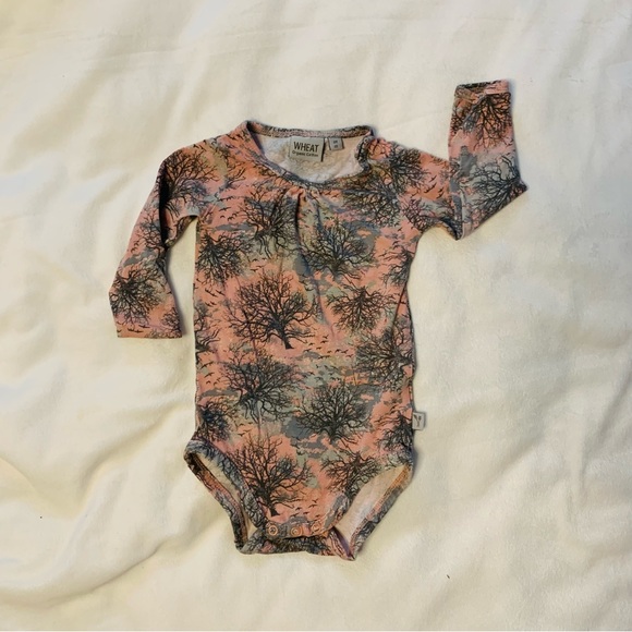 Wheat pink tree Print Onesie - Picture 2 of 4
